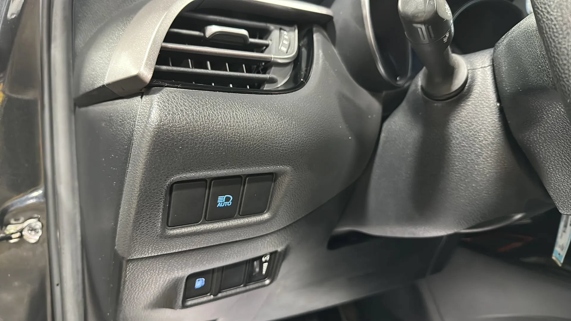 Used 2021 Toyota C-HR LE FWD image 24