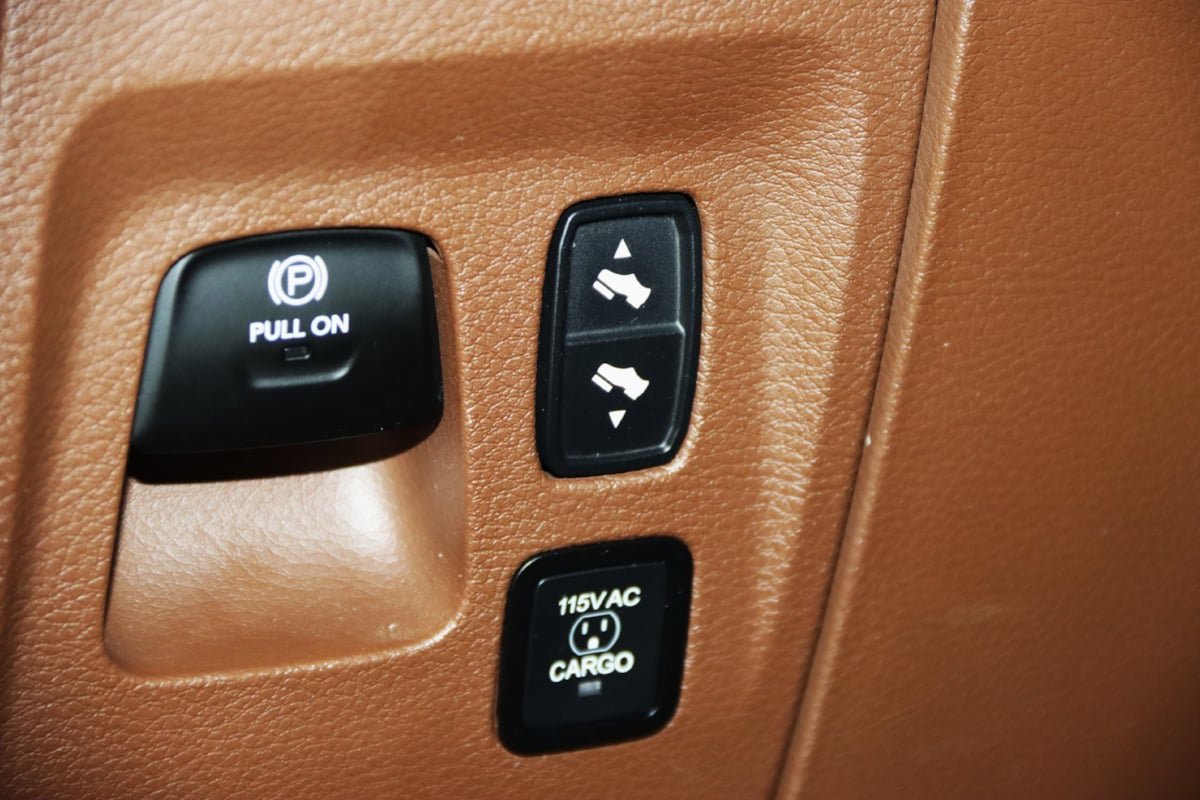 Used 2024 RAM 1500 Limited AWD/4WD image 19