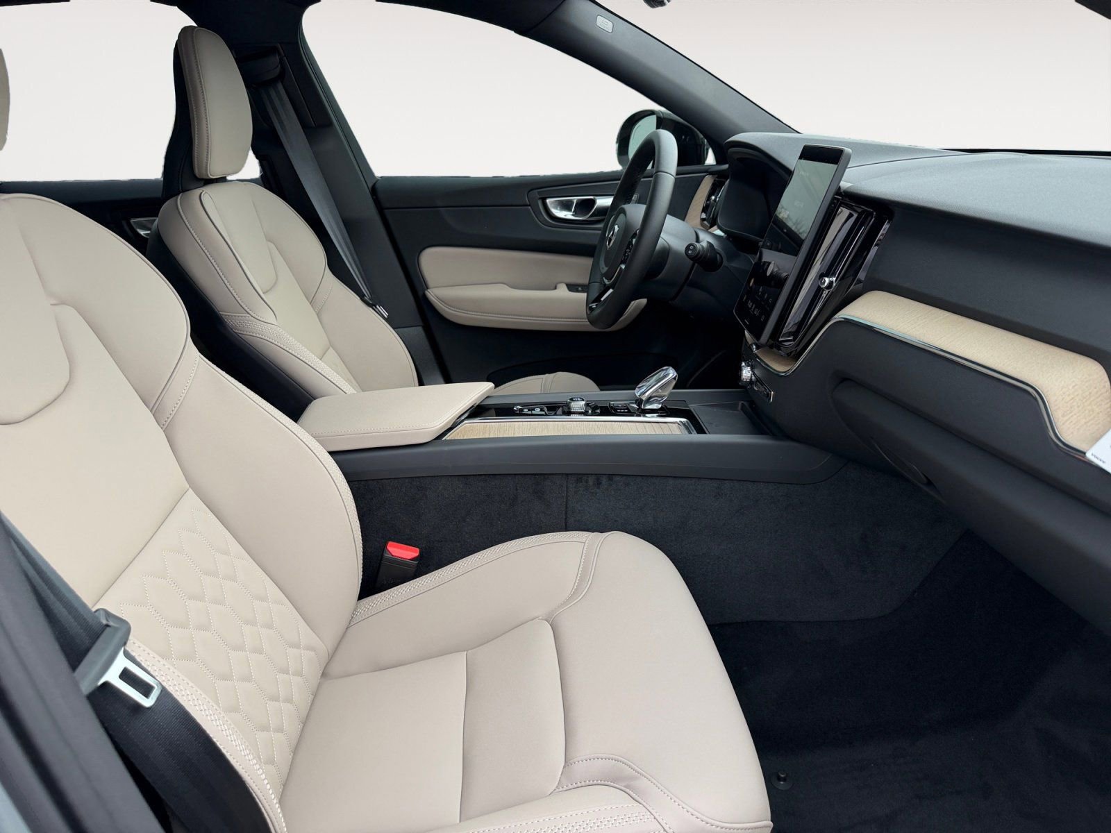 New 2026 Volvo XC60 B5 Plus w/ Protection Package Premier image 15