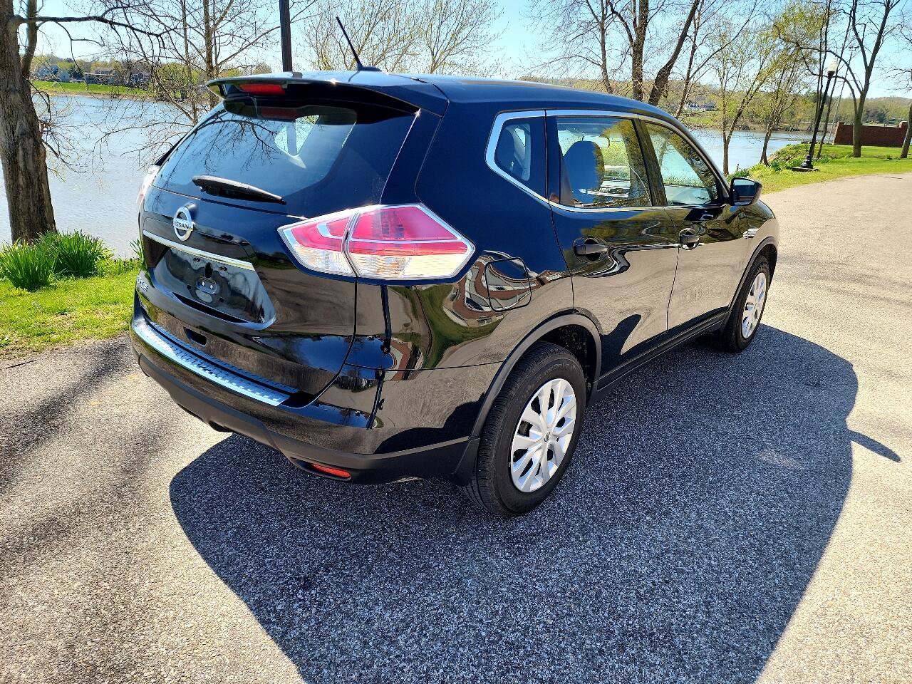 Used 2016 Nissan Rogue S image 5