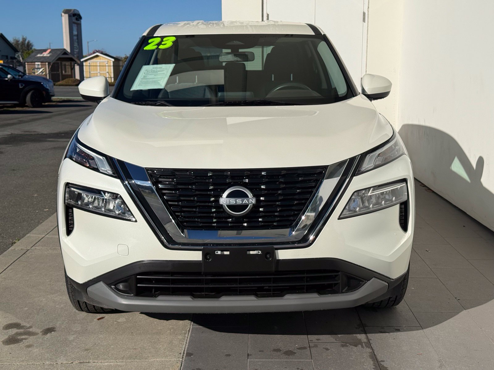 Used 2023 Nissan Rogue SV FWD image 2