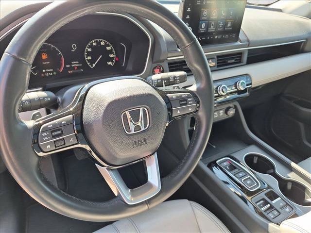 Certified 2025 Honda Pilot Touring image 10