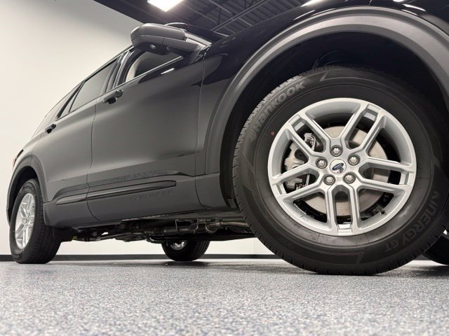 New 2026 Ford Explorer Active RWD image 2