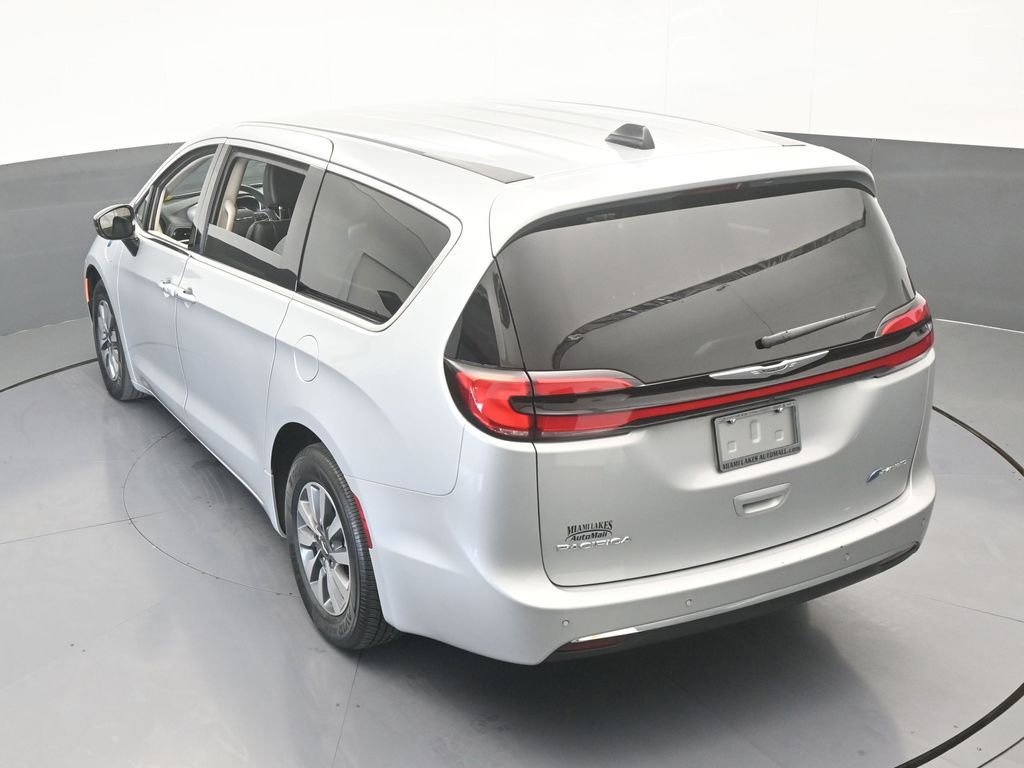 Used 2024 Chrysler Pacifica Select image 54