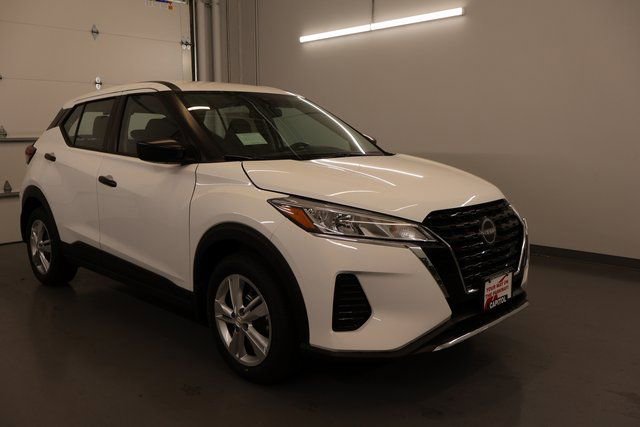 New 2025 Nissan Kicks Play S