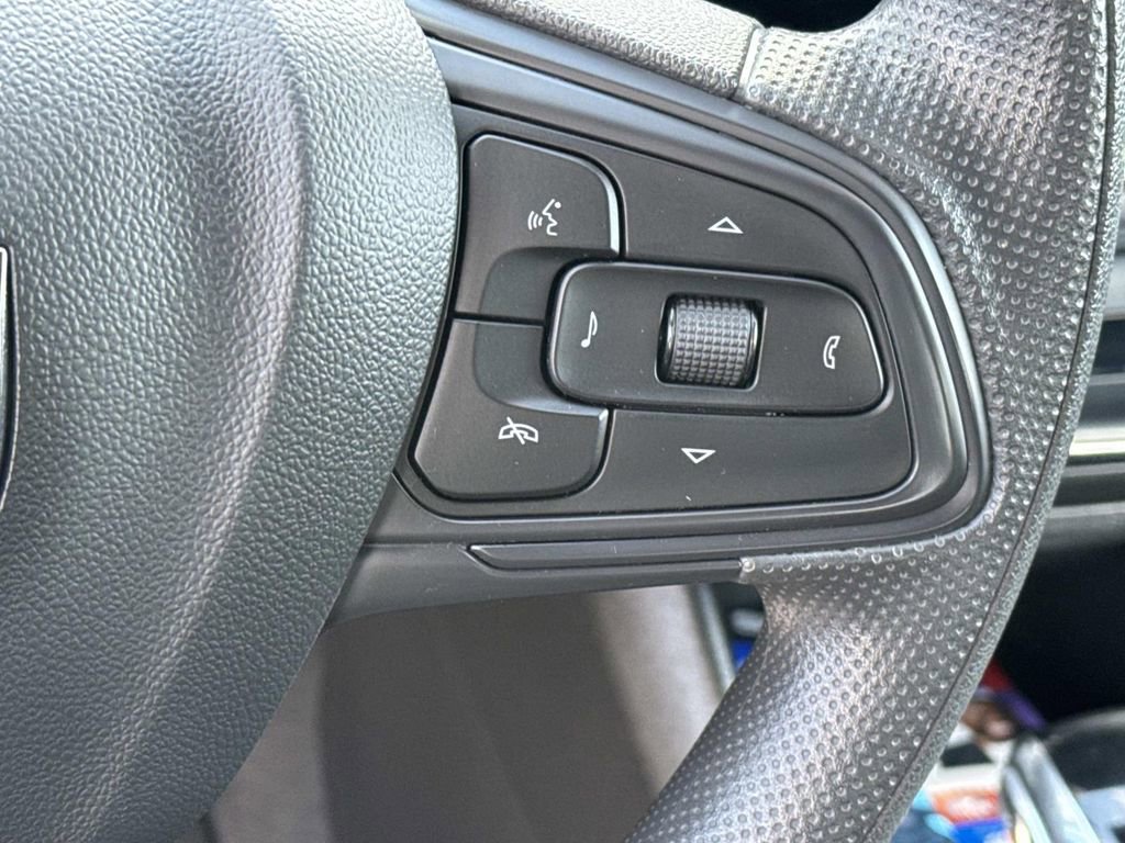 Certified 2025 Buick Envista Sport Touring FWD image 23