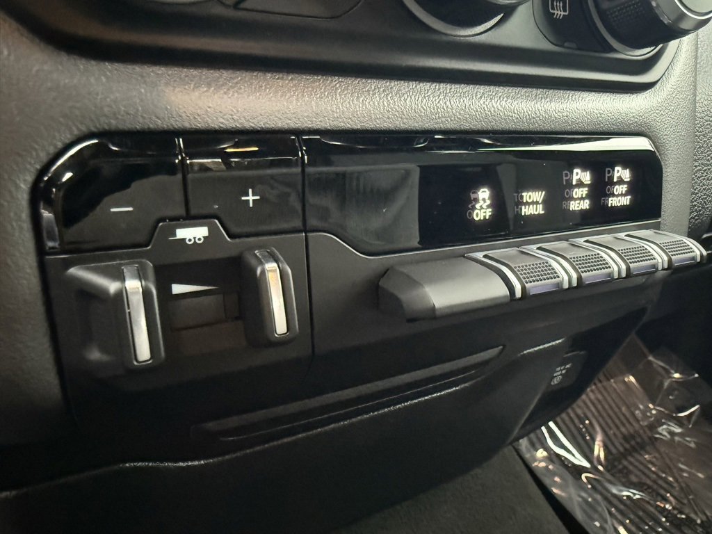 Used 2023 RAM 1500 Big Horn image 31