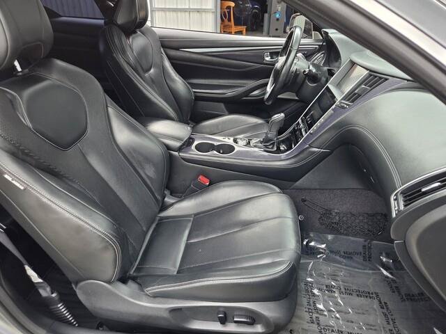Used 2017 INFINITI Q60 Red Sport 400 RWD image 23