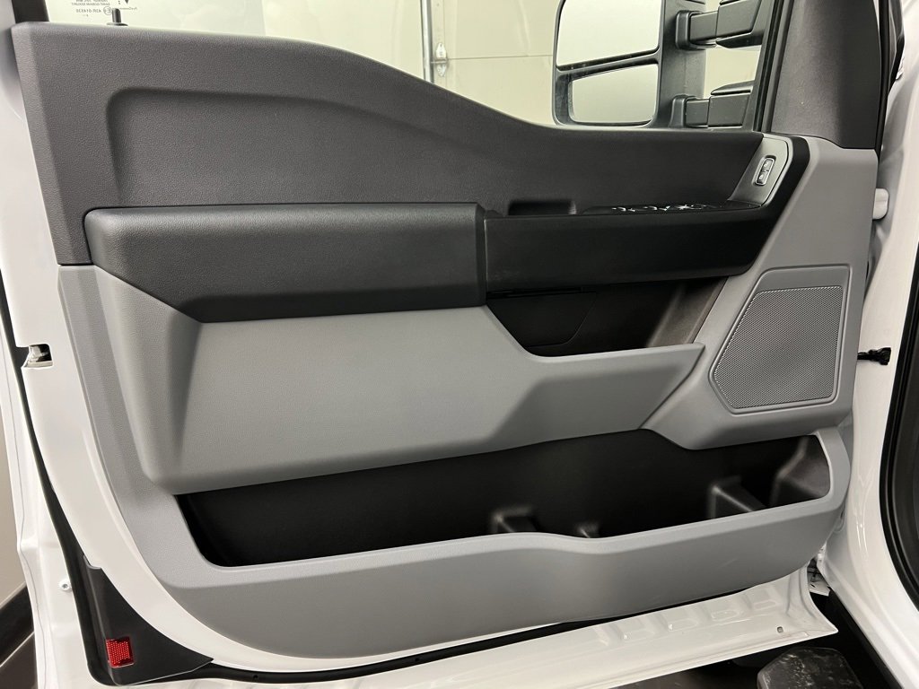 New 2024 Ford F550 4x4 Regular Cab Super Duty image 25