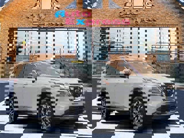 Used 2022 Nissan Rogue SV image 1