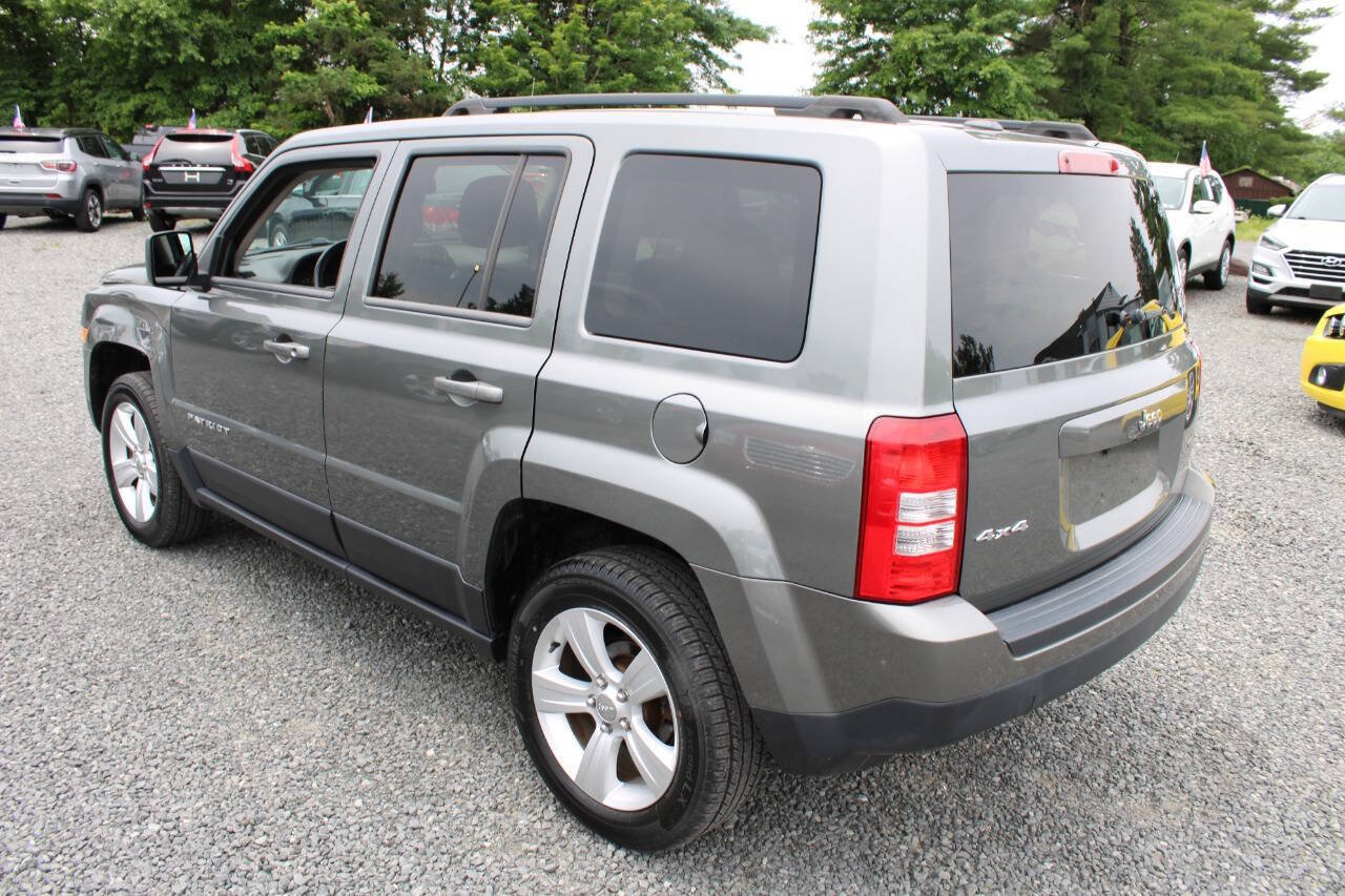 Used 2013 Jeep Patriot Latitude w/ Sun/Sound Group AWD/4WD image 9