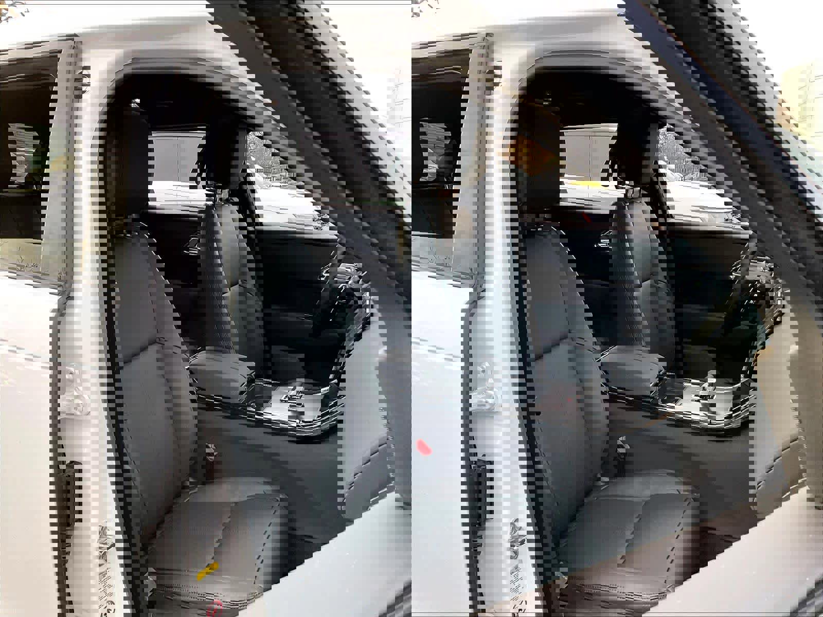 New 2026 Land Rover Range Rover Velar Dynamic SE image 31