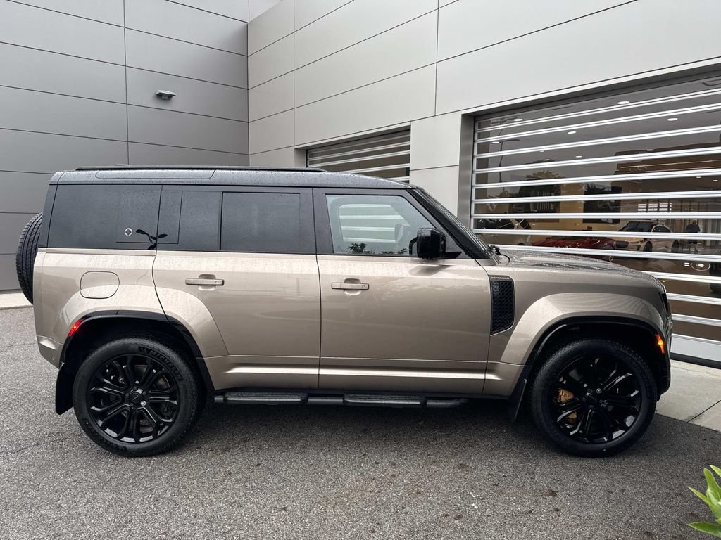 New 2026 Land Rover Defender 110 AWD/4WD image 8