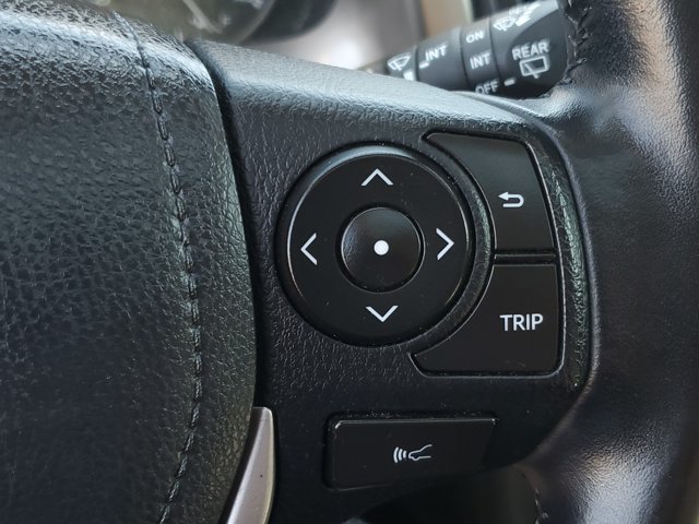 Used 2018 Toyota RAV4 XLE AWD/4WD image 13