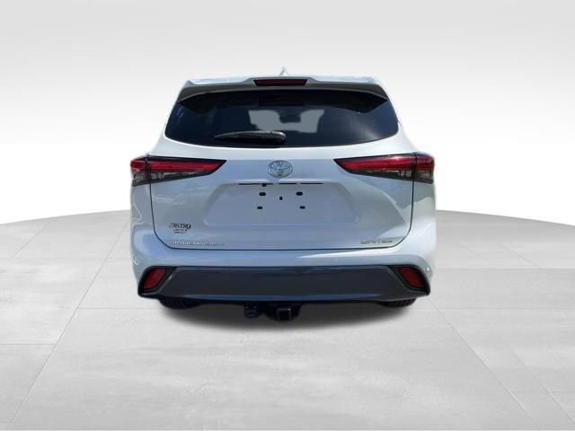 Used 2023 Toyota Highlander Limited image 6