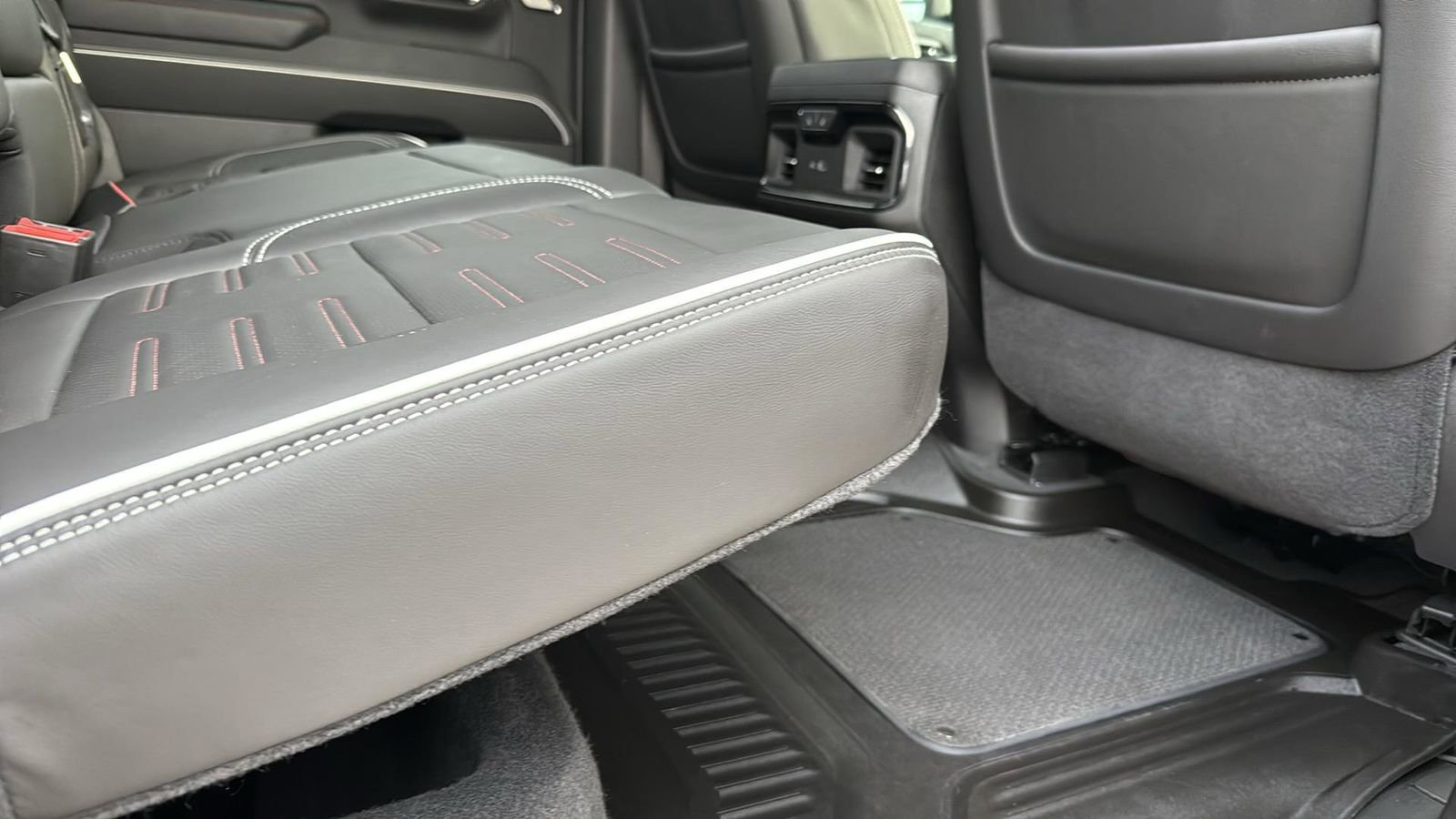 Used 2025 GMC Sierra 2500 AT4X image 27