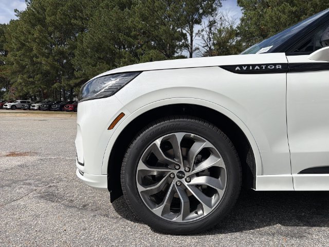 New 2027 Lincoln Aviator AWD w/ Jet Appearance Package image 10