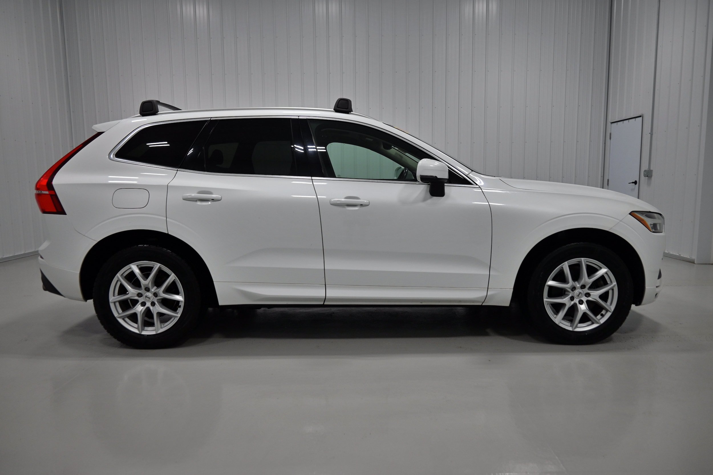 Used 2020 Volvo XC60 T5 Momentum w/ Protection Package Premier AWD/4WD image 37
