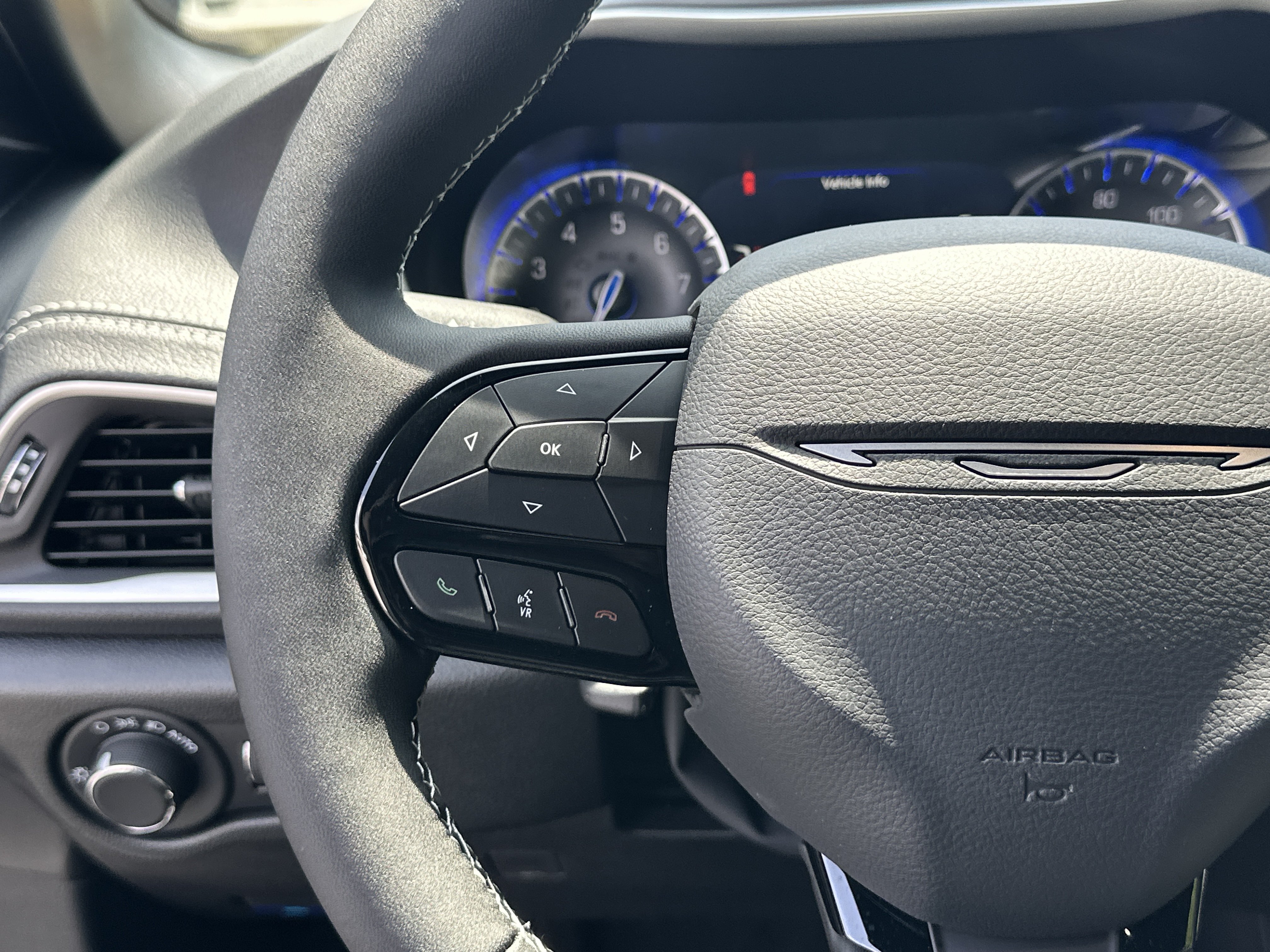 New 2027 Chrysler Pacifica Limited FWD image 19