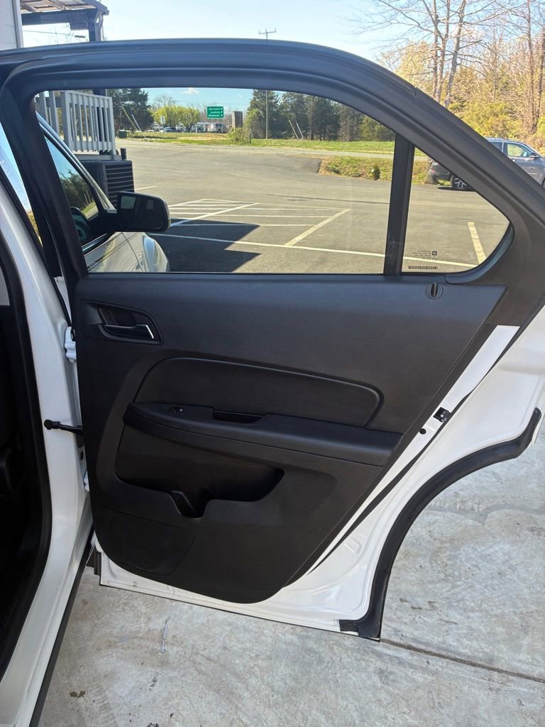 Used 2017 Chevrolet Equinox LT image 40