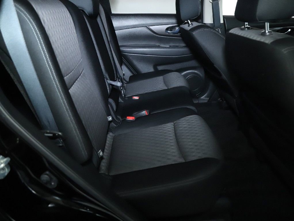 Used 2019 Nissan Rogue SV w/ Premium Package image 34