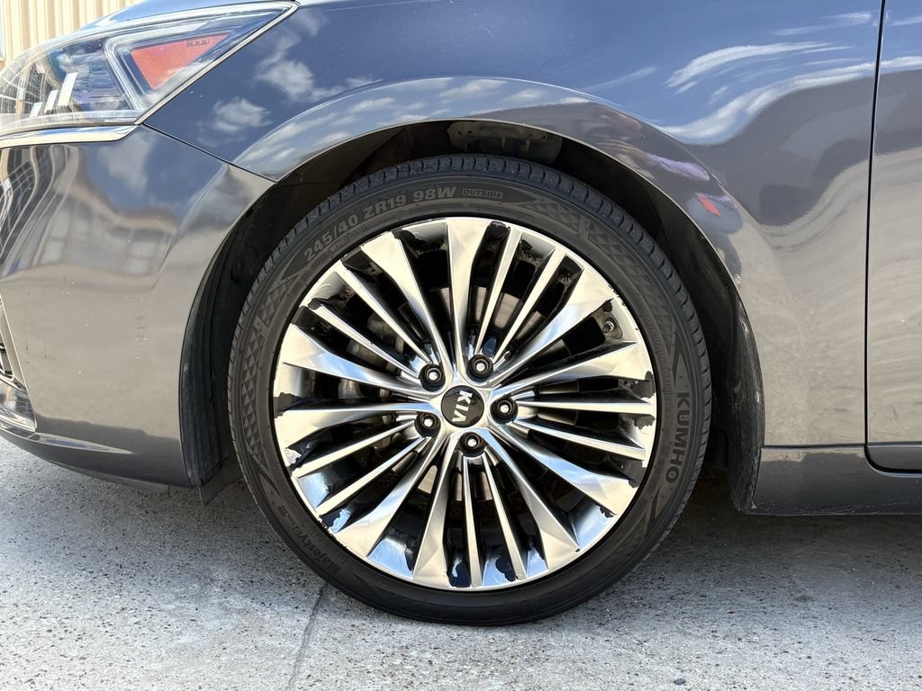 Used 2018 Kia Cadenza Limited FWD image 9