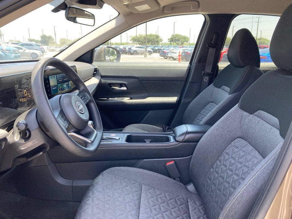 Used 2025 Nissan Kicks SV AWD/4WD image 10