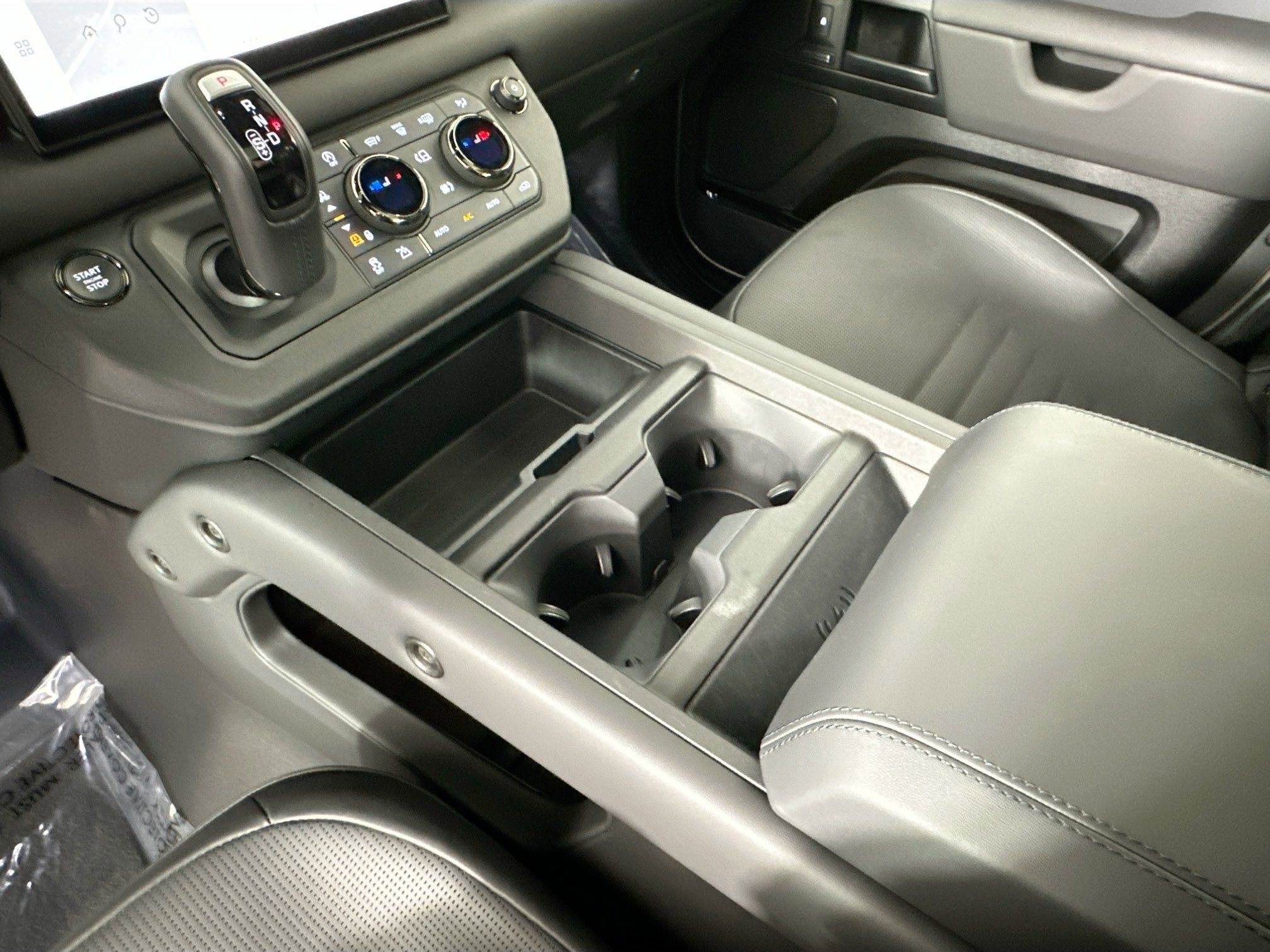 Used 2025 Land Rover Defender 110 image 14