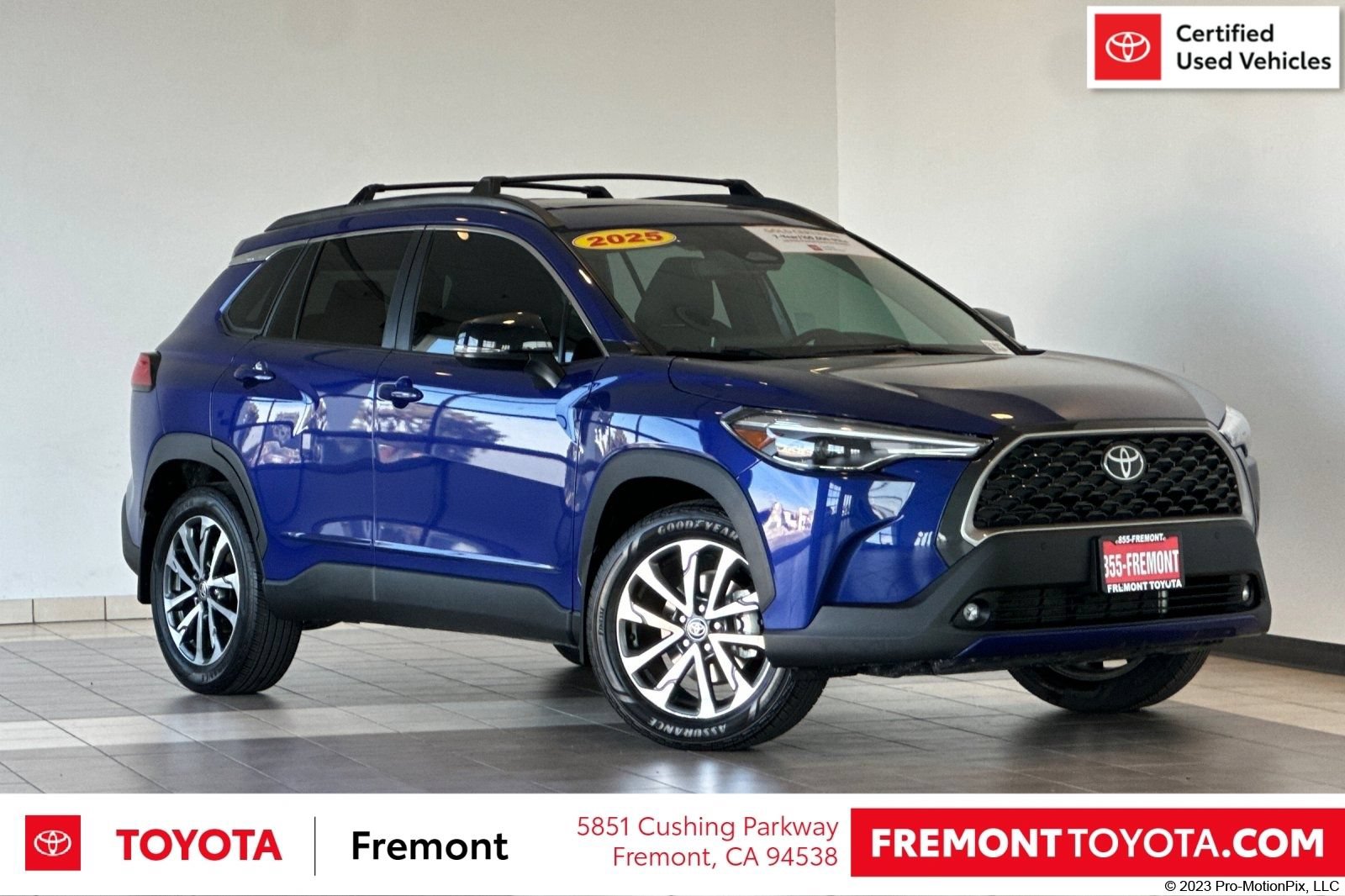 Certified 2025 Toyota Corolla Cross XLE FWD image 1