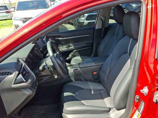 Used 2022 Toyota Camry SE image 9