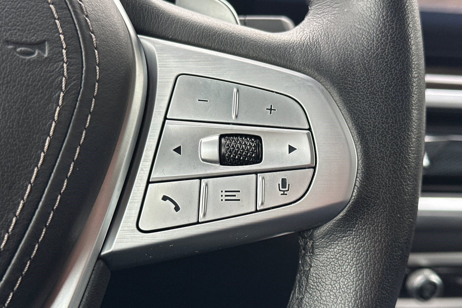 Certified 2023 BMW X7 xDrive40i w/ Premium Package image 31