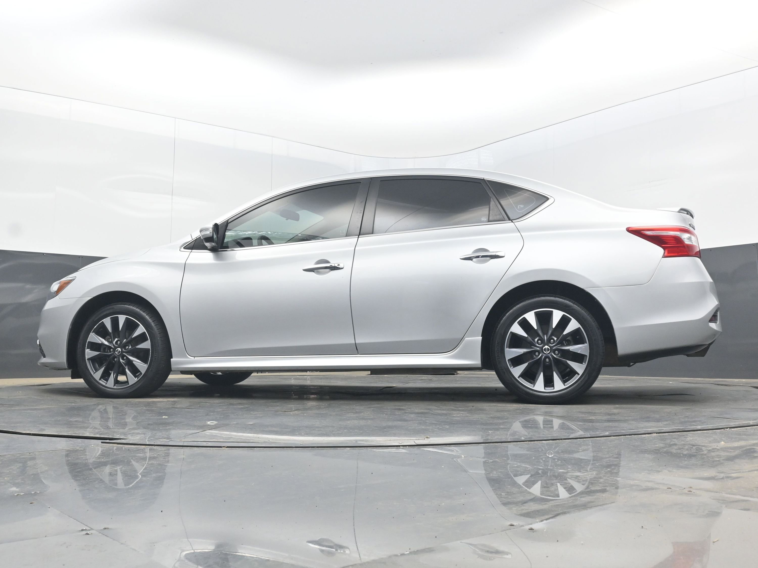 Used 2018 Nissan Sentra SR w/ Technology Package image 27