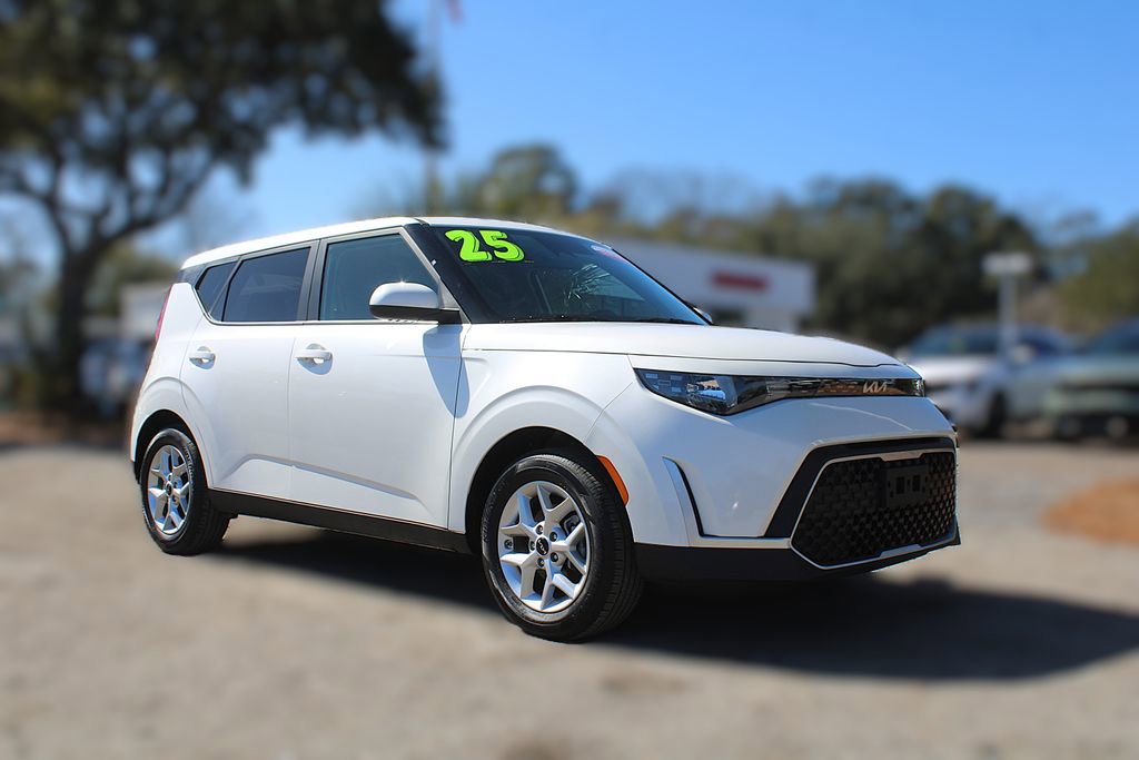 Certified 2025 Kia Soul LX image 4