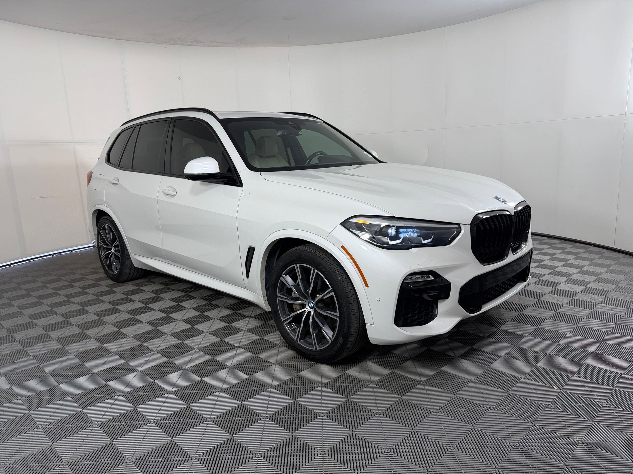 Used 2021 BMW X5 xDrive45e w/ M Sport Package AWD/4WD image 7