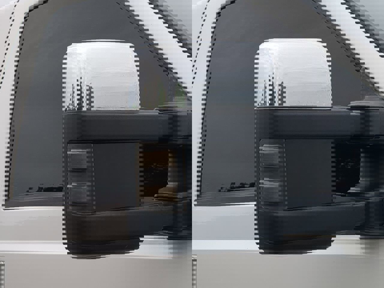 Used 2013 Ford F250 Platinum w/ FX4 Off Road Pkg image 10