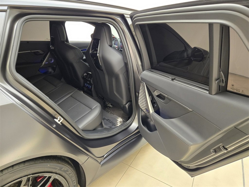 Used 2025 BMW M5 Touring image 25