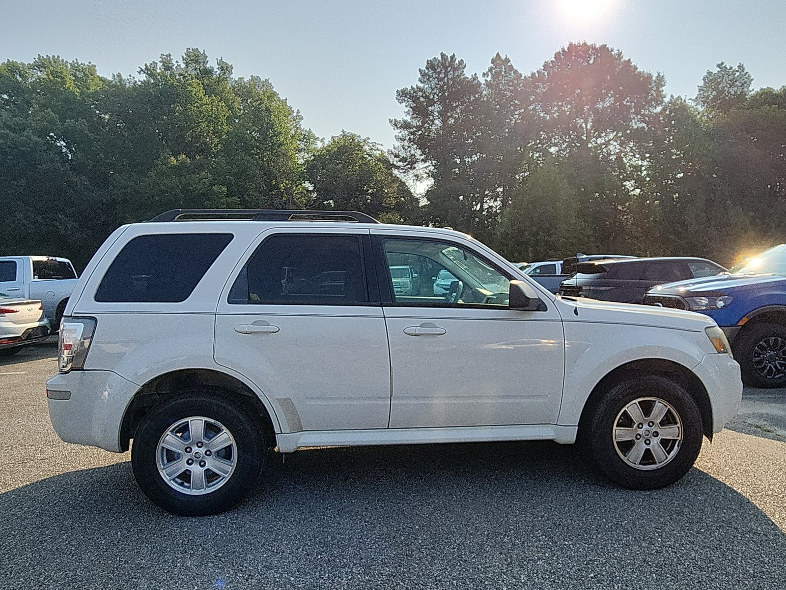 Used 2010 Mercury Mariner 2WD image 6