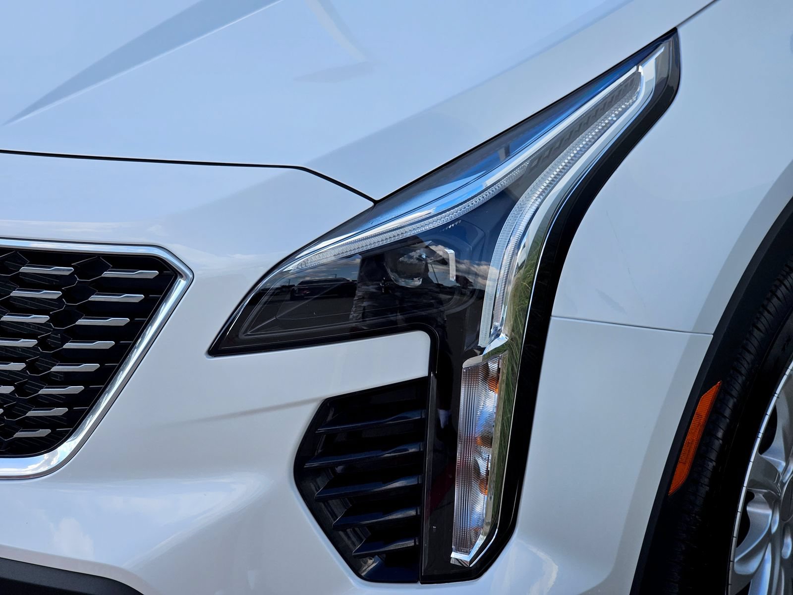 Certified 2023 Cadillac XT4 Luxury w/ Cold Weather Package FWD image 10