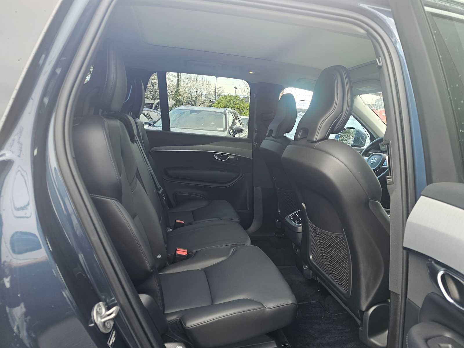 Used 2025 Volvo XC90 B5 Core w/ Protection Package Premier image 11