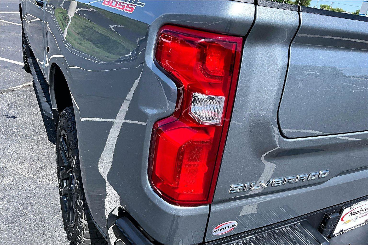 Used 2024 Chevrolet Silverado 1500 LT Trail Boss w/ LT Trail Boss Premium Package AWD/4WD image 31