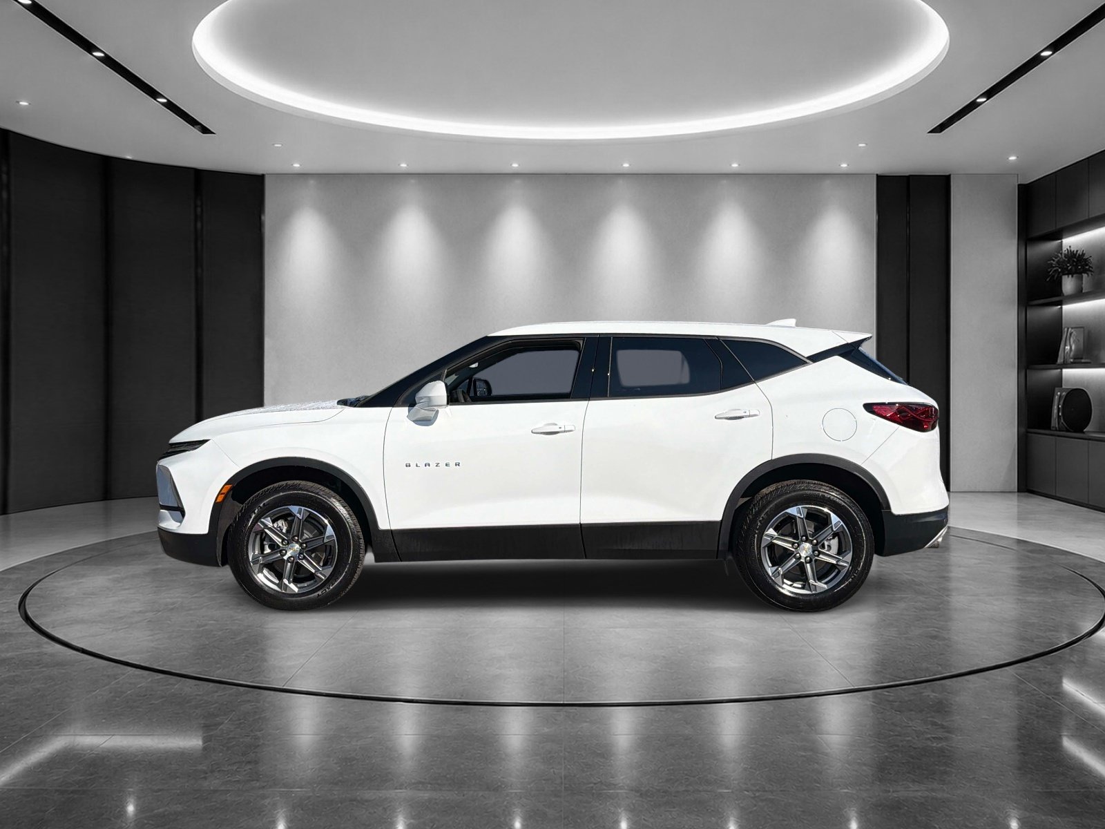 Used 2025 Chevrolet Blazer LT w/ Driver Confidence Package FWD image 3