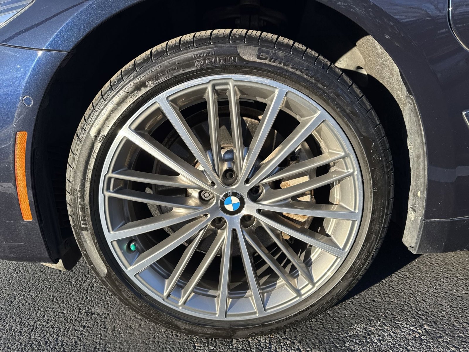 Used 2020 BMW 530e xDrive w/ Premium Package image 7