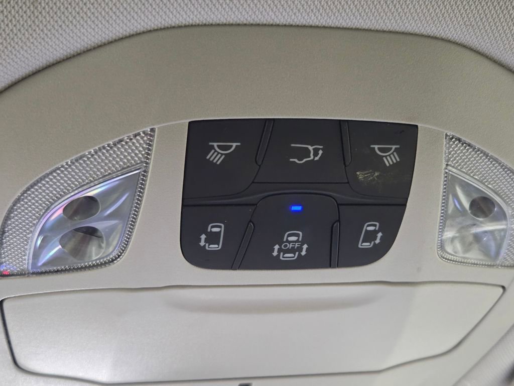 Certified 2024 Chrysler Pacifica Touring-L image 24