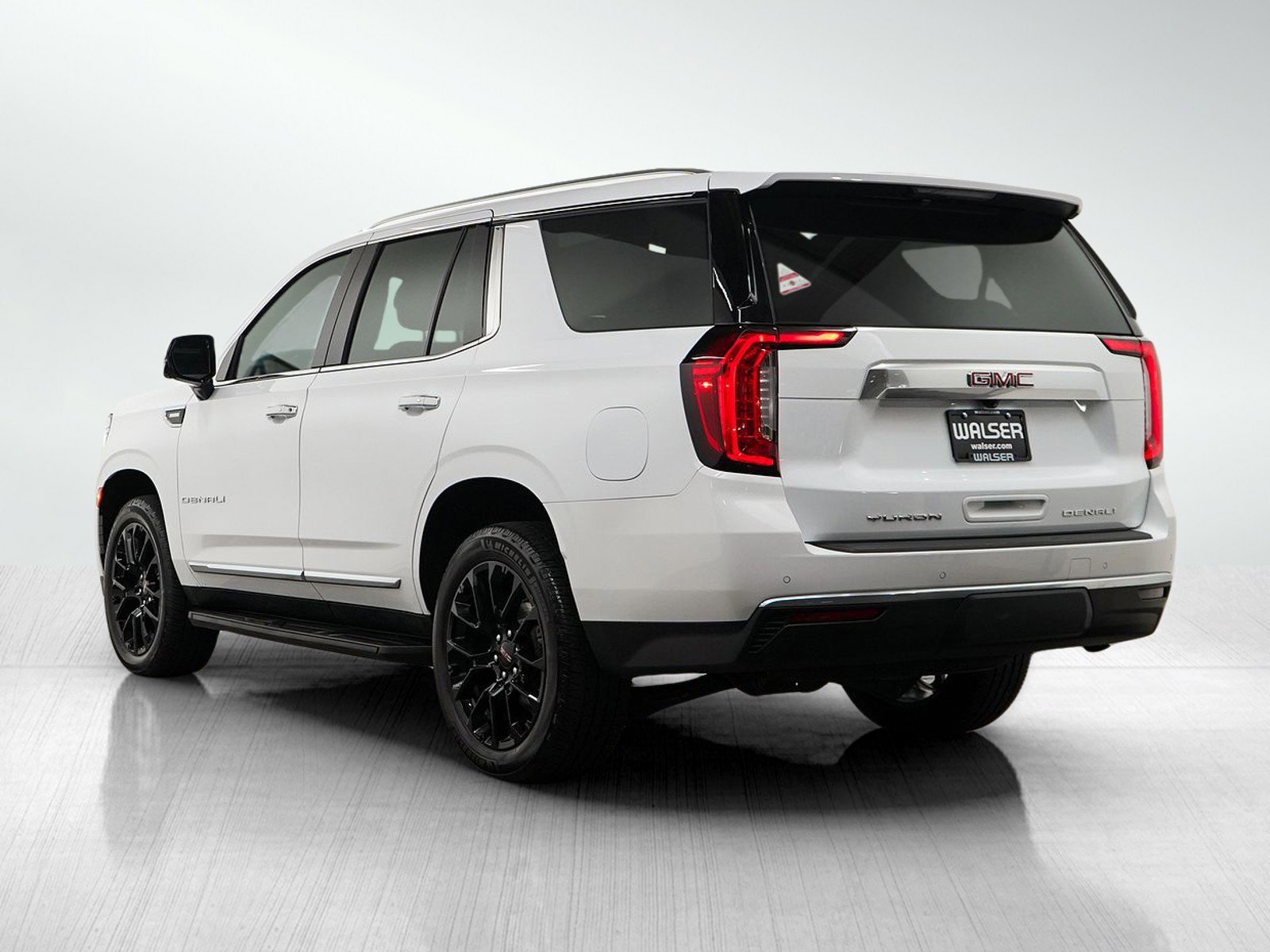 Used 2023 GMC Yukon Denali AWD/4WD image 3