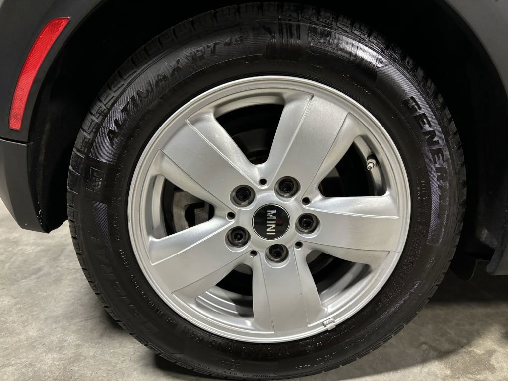 Used 2019 MINI Cooper 2-Door Hardtop w/ Storage Package image 39