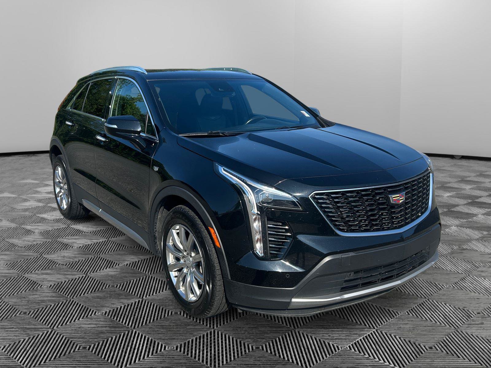 Used 2022 Cadillac XT4 Premium Luxury w/ Safety Alert Package FWD image 7