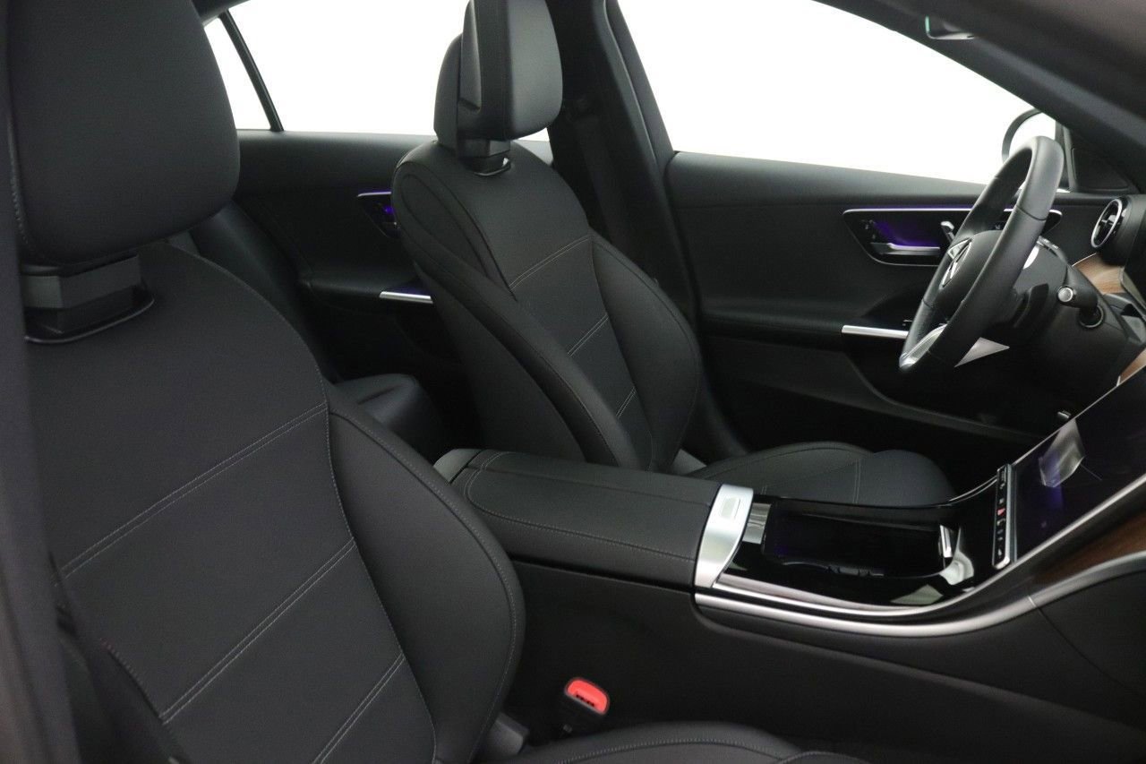 Used 2025 Mercedes-Benz C 300 4MATIC Sedan image 31