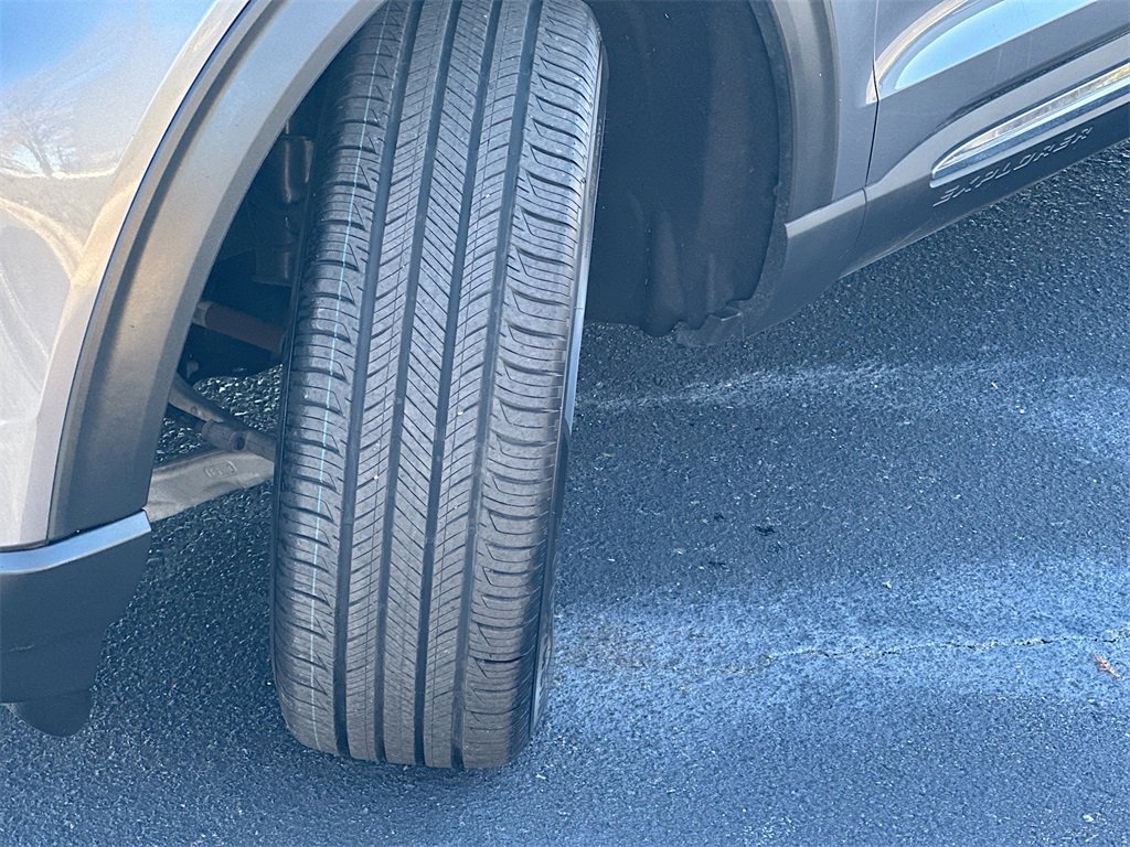 Used 2022 Ford Explorer XLT image 25