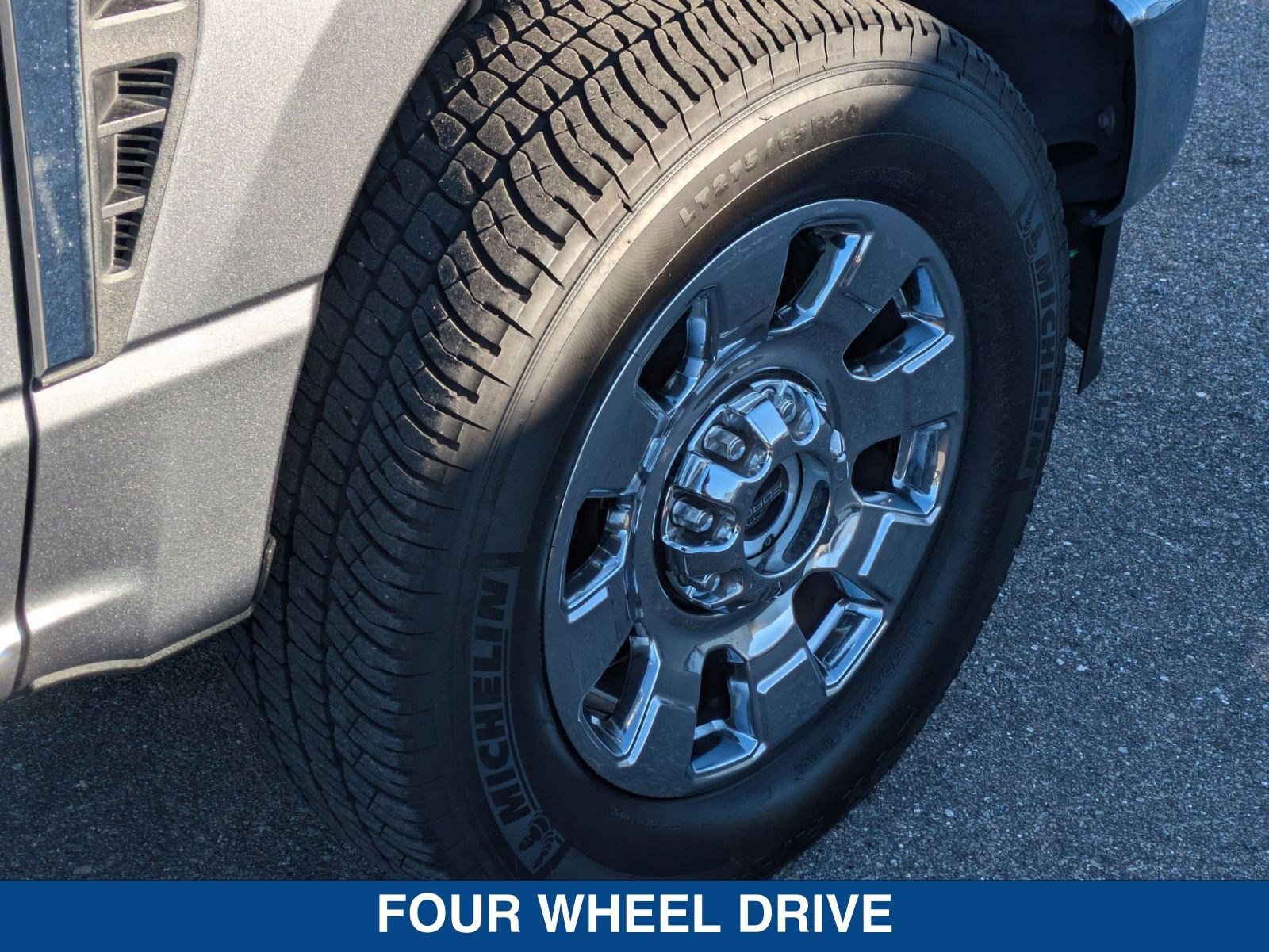 Used 2024 Ford F250 Lariat w/ Chrome Package image 12