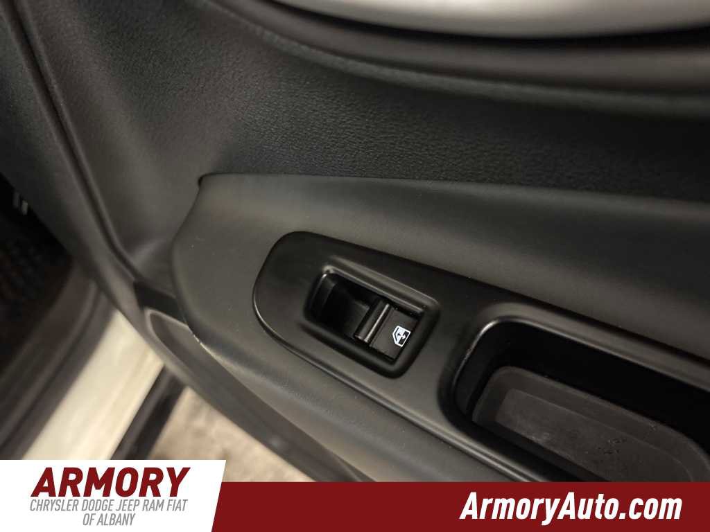 Used 2023 Jeep Renegade Latitude image 30